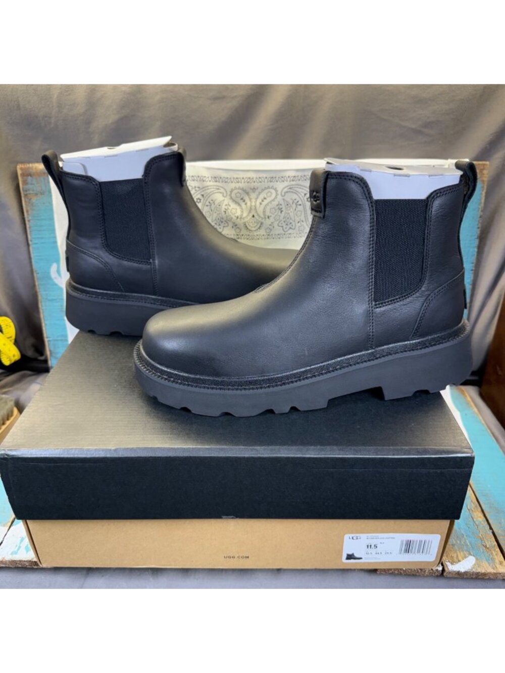 New Ugg Black Leather Skyview Chelsea Lug Boots For Men Triple Black Size 11.5